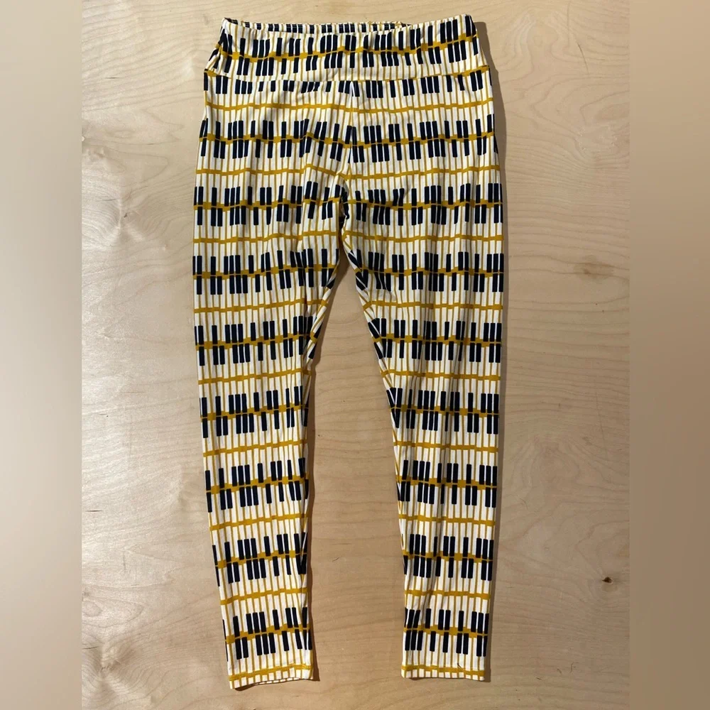 LuLaRoe  Leggings with Black and Gold Pattern Tall & Curvy (PQ)